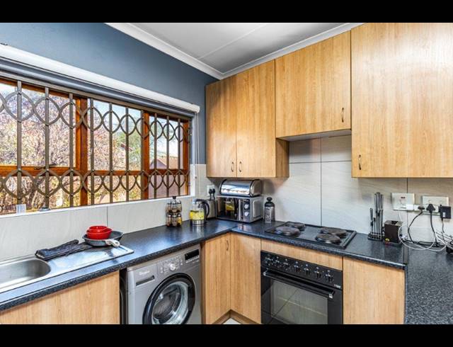 2 BEDROOM TOWNHOUSE RENTED IN VORNA VALLEY